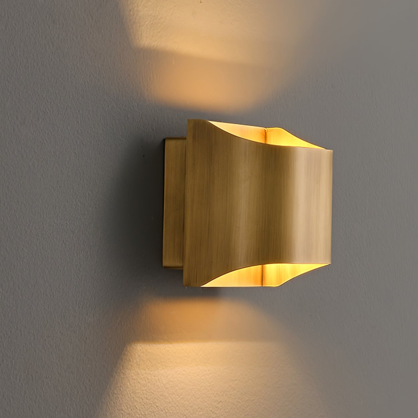 Heritage Brass Wall Sconce