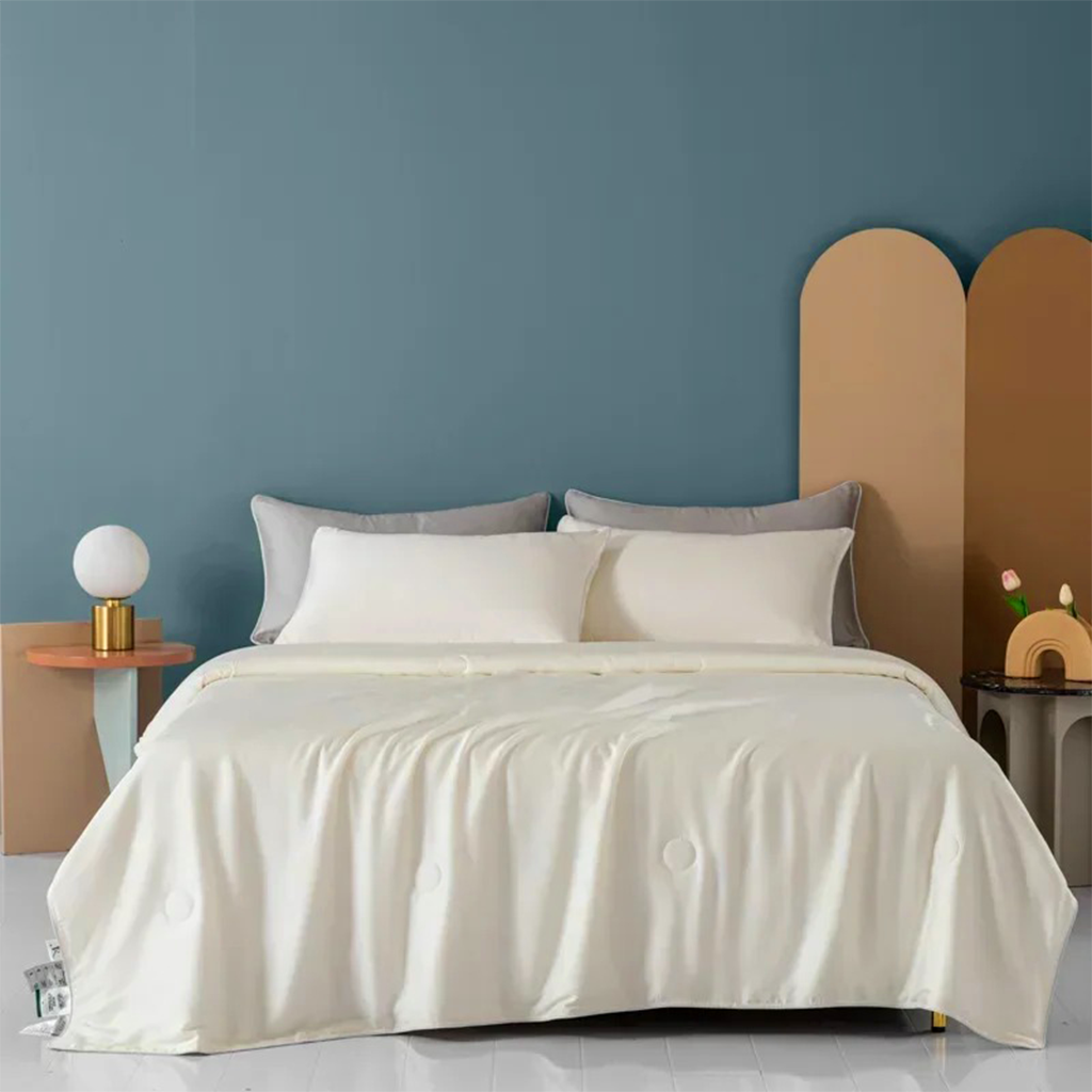BreezeBlanket Cooling Comforter