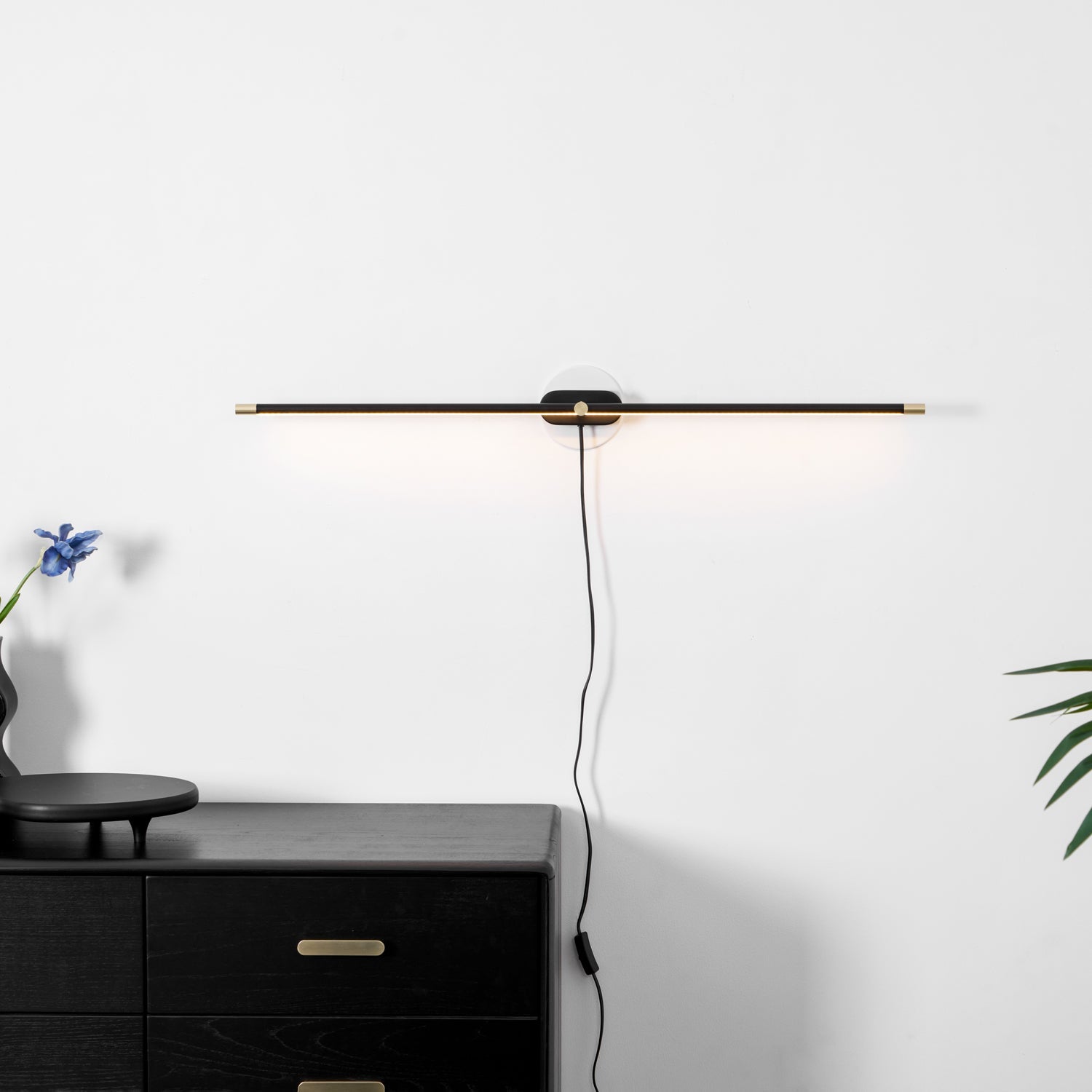 Slim Bar Wall Sconce