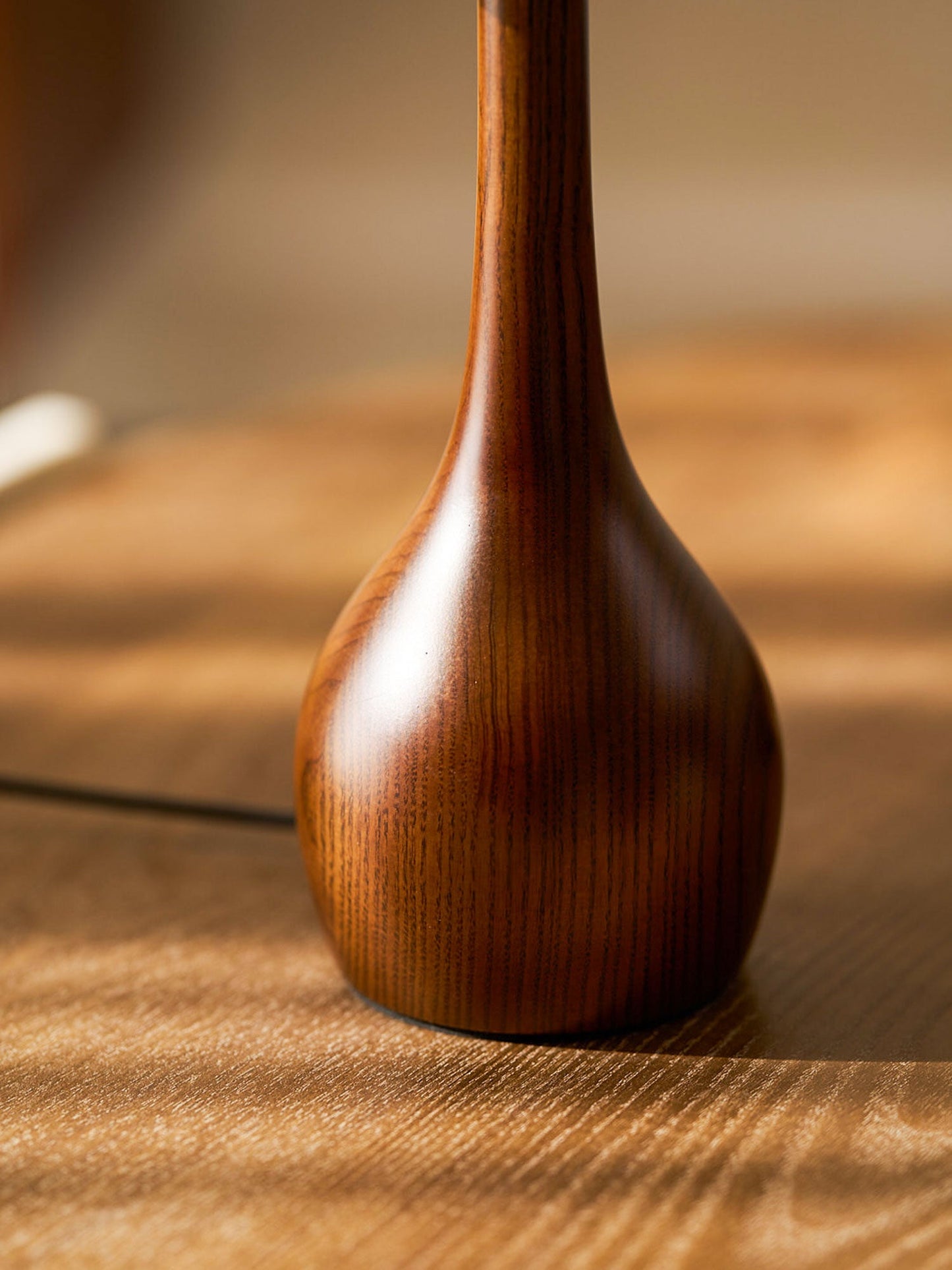 Warm Curve Table Lamp