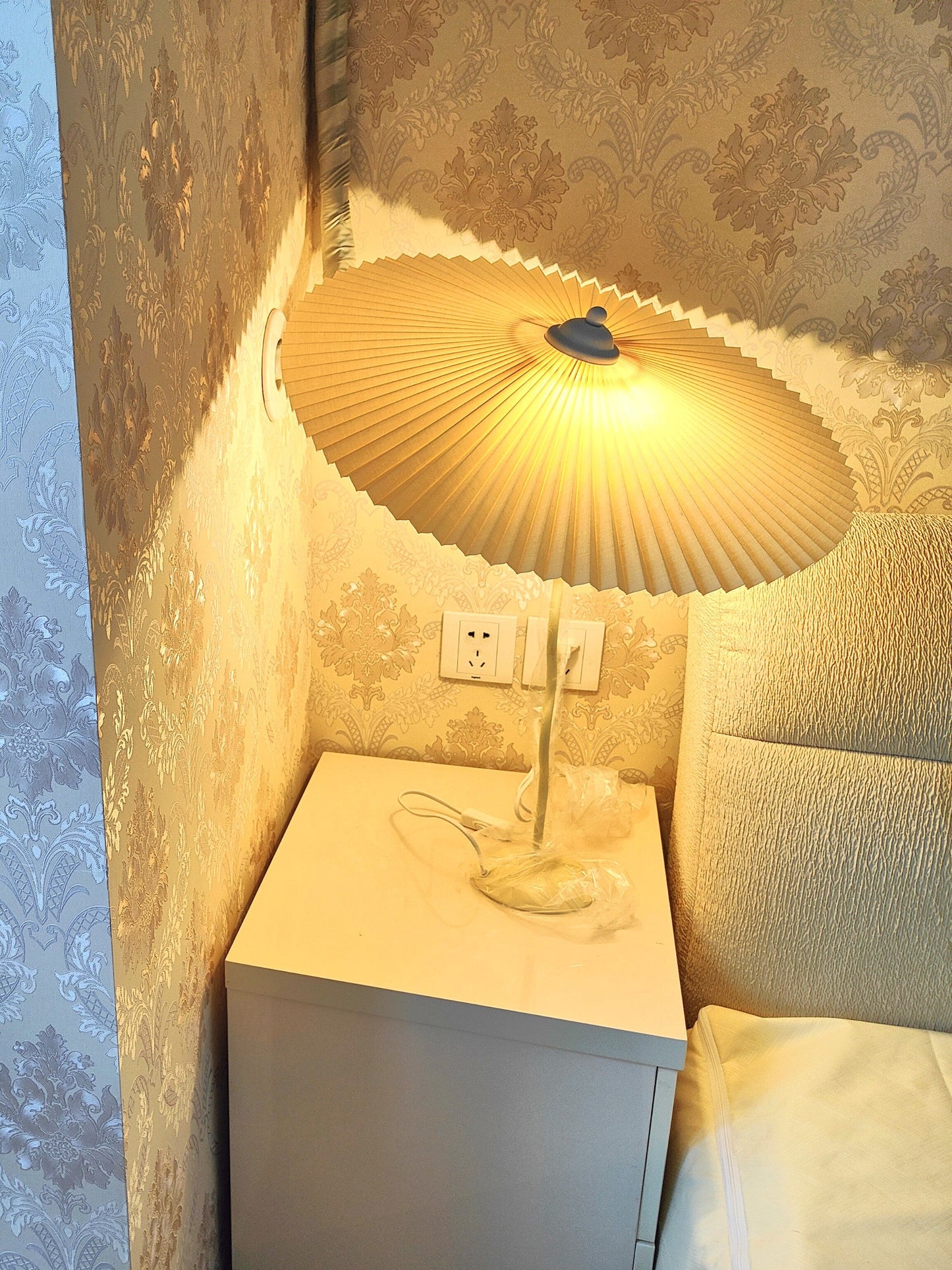 Wavy Line Table Lamp
