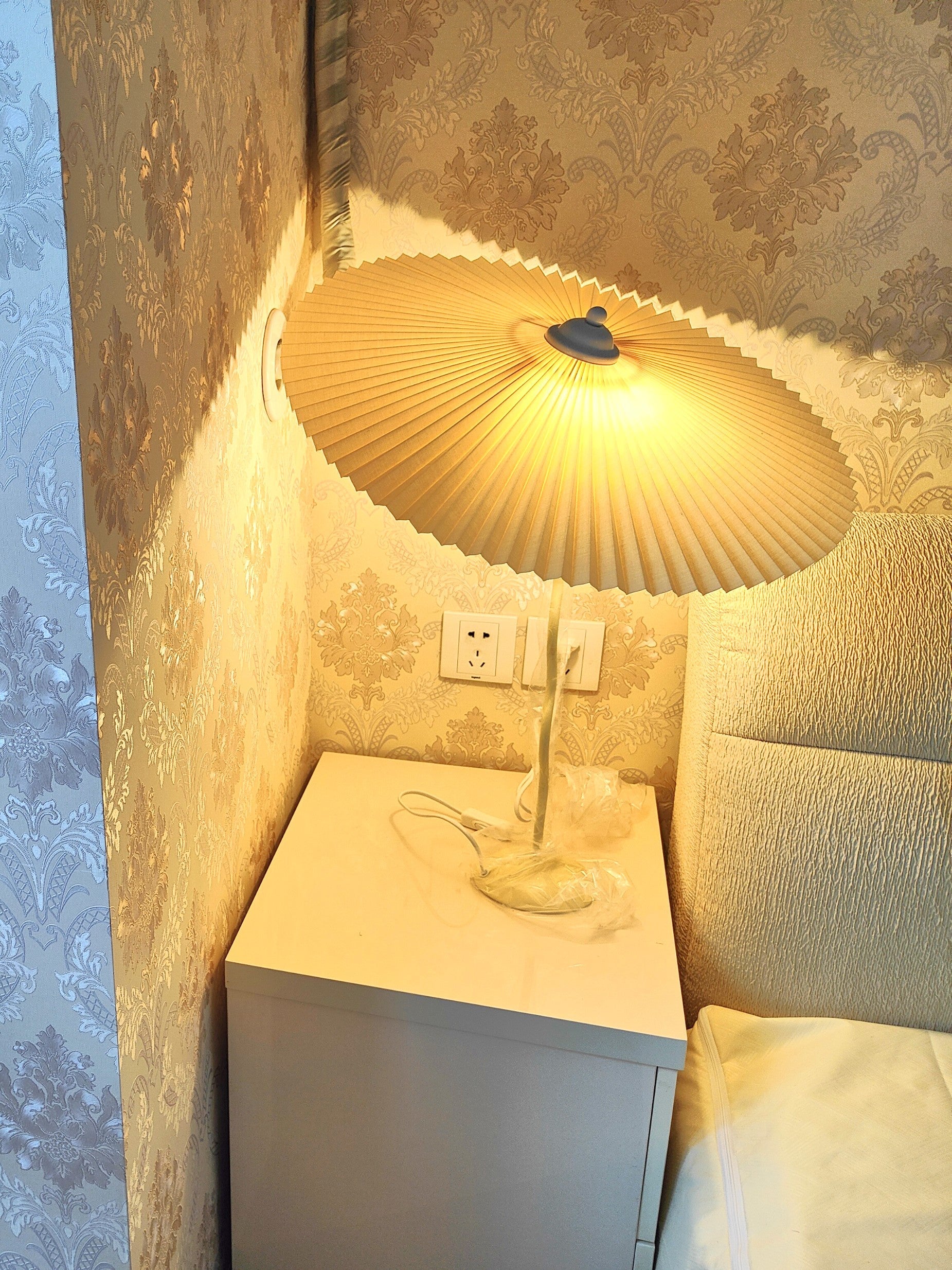 Wavy Line Table Lamp
